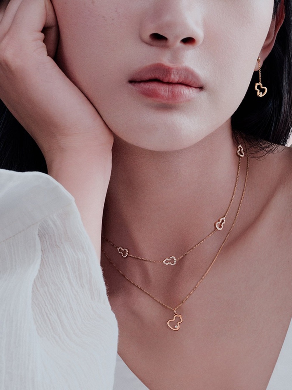 Qeelin Wulu petite necklace in 18K rose gold set with a diamond